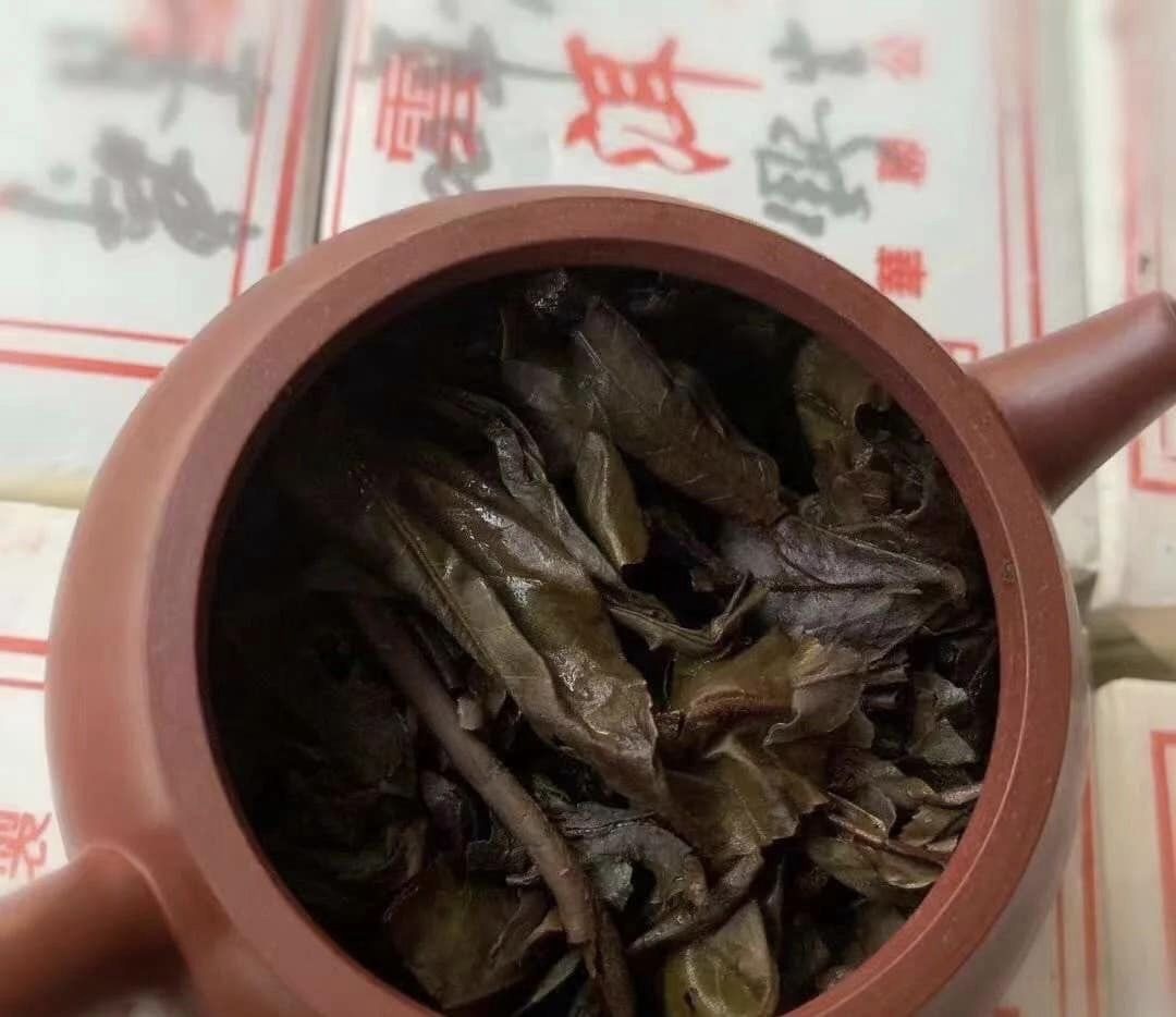 ชาผู่เอ๋อร์ดิบ Macau Hualian Wild Old Tree Tea Brick ปี 2000